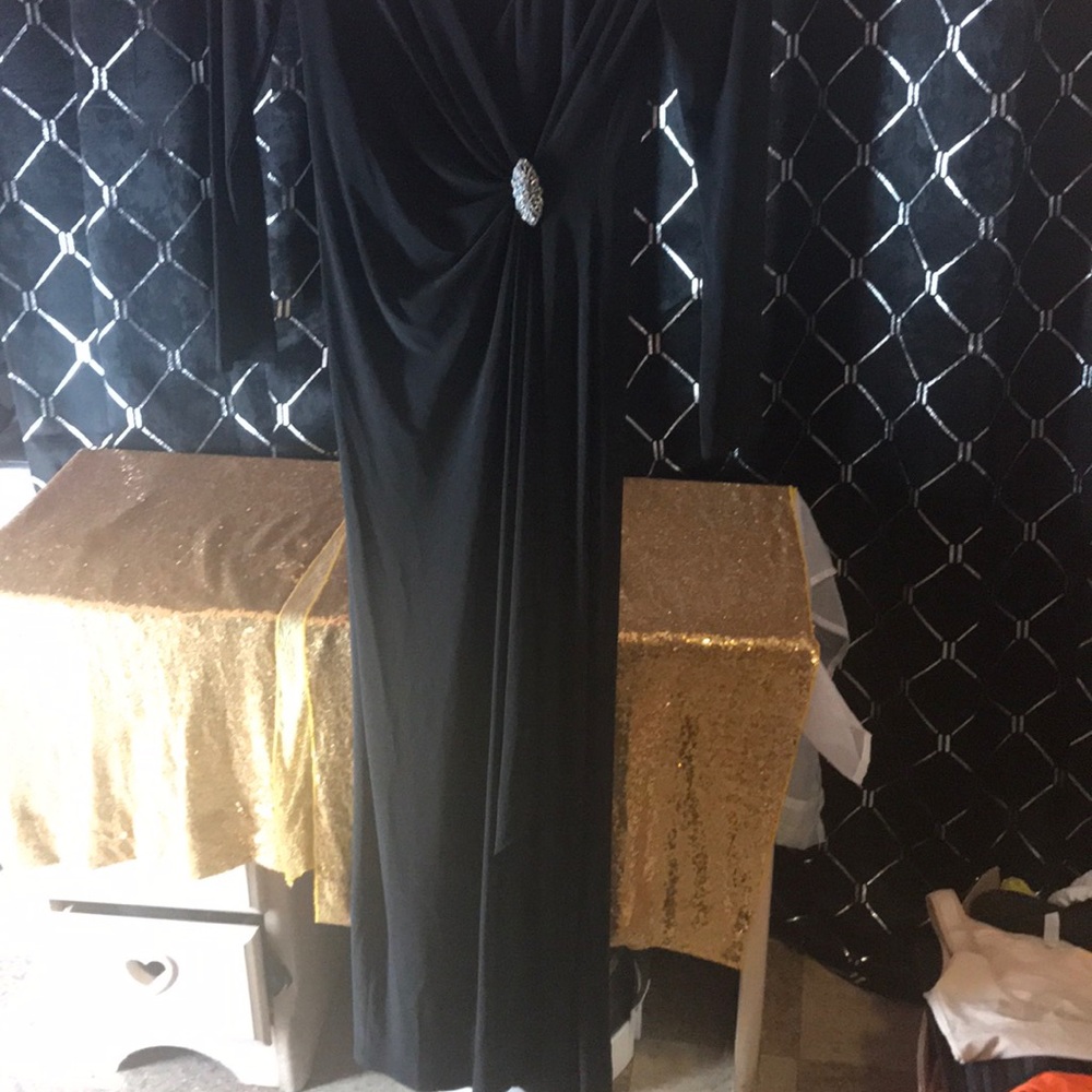 Dress - Picture 2 of 7